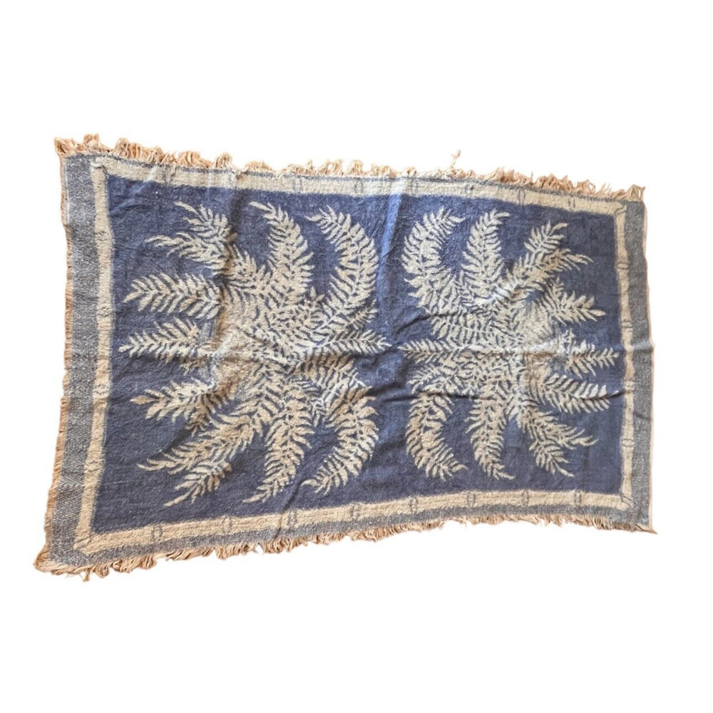 Vintage Fieldcrest Blue & White Ferns Floral Bath Towel mid century USA